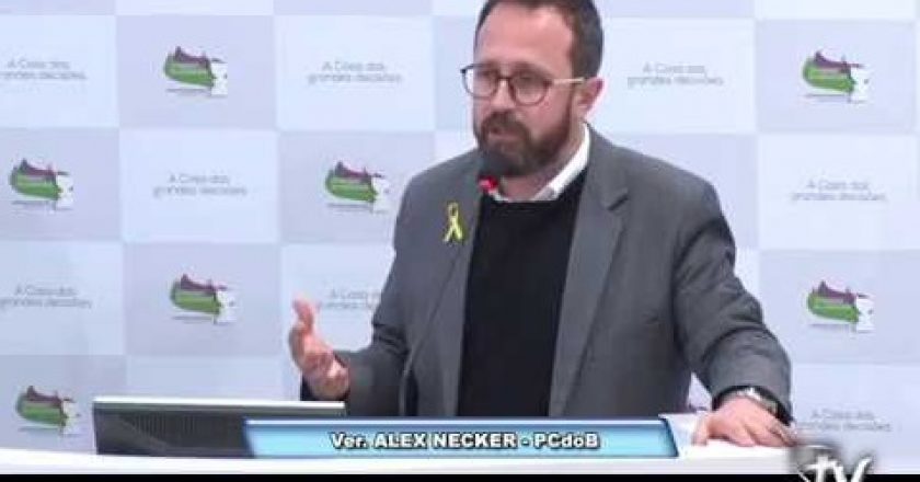 Alex necker defende a manutenção da ideologia de gênero no PME.